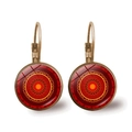 Dettaglio di orecchini a monachella con cabochon in vetro mandala rosso e arancione - Mandala Rosso Arancio (JY00434-11) / Bronzo