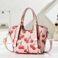 Sac fourre-tout rose avec imprimé cerise, détails dorés et bandoulière réglable - Rose