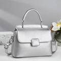 Metallisch silberne Handtasche mit Litschi-Muster, Tragegriff und Schultergurt - Silber