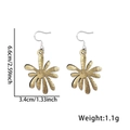 Goldene sternförmige Blumenohrringe mit Haken und Maßen 6,6 cm mal 3,4 cm - Gold Feuerwerk Stil