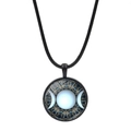 Macro d'un pendentif déesse Triple Lune avec motif mandala sur cordon en cuir noir - Mandala Bleu Triple Lune (JY00646-6)