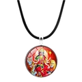 Makroansicht des Ganesha-Anhängers mit Glaskuppel und poliertem silberfarbenem Rahmen - Durga Mehrarmiges Porträt (JY00553-9)