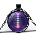 Detailansicht Yoga Chakra Anhänger mit lila Mandala und schwarzem Metallrahmen für Kette - Lila Mandala Meditation (JY00959-7)