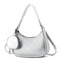Détail d'un sac demi-lune tressé argenté avec petit porte-monnaie rond assorti et texture - Argent
