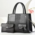 Set borsa a mano nera goffrata coccodrillo e portafoglio con dettagli in oro chic - Set Tote E Portafoglio / Nero