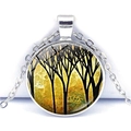 Vue détaillée du pendentif arbre de vie argenté avec fond d'automne doré élégant - Ombre D'arbre D'automne Doré (JY001052-9)