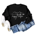 Plano de una sudadera negra Happy Camper con motivos de montañas y pinos silvestres - S / Negro (Fuente Blanca)