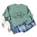 Salbeigrünes Happy Camper Sweatshirt mit Bergprint und klassischem Rundhalsausschnitt - Hellgrün (Schwarzer Text)
