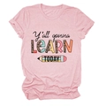 Détail de l'imprimé Y'all Gonna Learn Today sur le tissu chiné rose du t-shirt femme - Rose (Texte Noir)
