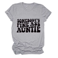 T-shirt gris à col rond avec imprimé graphique vintage SOMEBODY'S FINE ASS AUNTIE - Gris Clair (Police Noire)