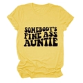 T-shirt jaune gingembre ample avec slogan Somebody's Fine Ass Auntie en police vintage noire - Jaune (Police Noire)