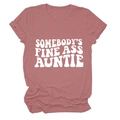 T-shirt femme vieux rose avec inscription SOMEBODY'S FINE ASS AUNTIE en blanc - Or Rose (Police Blanche)