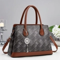 Bolso de mano de cuero en contraste con bandolera y detalles de tejido trenzado - Negro