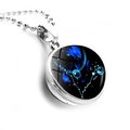 Macro-opname van zilveren Vissen sterrenbeeld ketting met blauwe glazen bol hanger - Zilver-Vissen