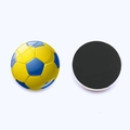 Dettaglio magneti da calcio 25mm con fronte lucido e retro magnetico nero su fondo bianco - Stile Calcio Giallo e Blu (JY001913-3)