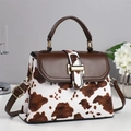 Borsa a mano chic motivo mucca con patta marrone e tracolla regolabile da donna - Stampa Muccata Caffè