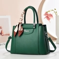 Elegante dunkelgrüne Lederhandtasche mit Seidenschal-Griff und Schulterriemen - Grün