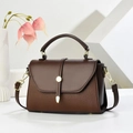Borsa a mano marrone in ecopelle con fibbia dorata e manico superiore da donna - caffè