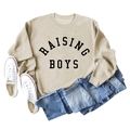 Damen Oversize Beige Raising Boys Sweatshirt mit blauen Jeans als Flat Lay Ansicht - S / Sandfarben