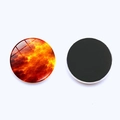 Détail d'aimant de frigo 30mm en verre galaxie avec motif nébuleuse orange et dos aimanté - Style Vortex Rouge Noir (JY001910-5)
