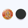 Détail d'un aimant de réfrigérateur rond déesse hindoue Lakshmi avec surface en verre et aimant - Illustration d'Art Religieux de Lakshmi (JY001920-7)