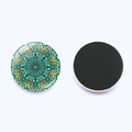 Detalle del imán de nevera mandala de 25mm con diseño floral y la parte trasera magnética - Estilo Mandala Serie Verde 8 (JY001936-8)