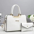 Weißes Handtaschen-Set mit Krokodilprägung, goldenen Details und passender kleiner Tasche - Weiß