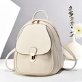 Mini sac à dos en cuir crème pour femmes avec fermoir rotatif doré et texture - Blanc Cassé