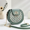 Sac bandoulière rond vert foncé avec découpes géométriques et fermoir cygne doré - 18cmx17cmx9cm / Vert Foncé