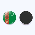 Detailansicht des Turkmenistan-Flaggen Kühlschrankmagnets mit Glaskuppel und runder Rückseite - Turkmenistan Flagge