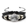 Mehrlagiges Lederarmband mit Mond-Planeten-Glasstein und Punk-Geflecht-Perlen-Design - Realistischer Mond (JY002073-1)