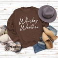 Mise à plat d'un sweat marron Whiskey Weather avec des accessoires de mode automnale - S / Sweat-shirt Café (Police Blanche)