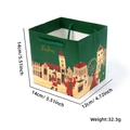 Grüne quadratische Weihnachts-Geschenktüte mit Illustration und goldenem Schriftzug - Grünes Schloss Weihnachts-Handtasche / 14x14x12cm