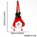 Detalle de bolsa navideña de terciopelo con motivo de Papá Noel 3D y medidas exactas - Papá Noel