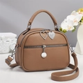 Sac bandoulière élégant marron avec breloques cœur et compartiments à double zip - Kaki foncé