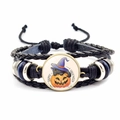 Dettaglio del bracciale in pelle intrecciata con gemma in vetro di Halloween e cordino - Stile Zucca Gatto Nero Cappello da Strega (JY002585-5)