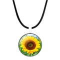 Détail du pendentif tournesol avec dôme en verre et collier en cordon de cuir noir - Style Tournesol 8(JY002901-8)