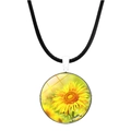 Détail macro du pendentif cabochon tournesol avec cordon noir et fermoir argent - Style Tournesol 13(JY002901-13)