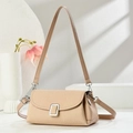 Chicke beige strukturierte Tasche mit Lederbesatz und silbernem Metallverschluss - Khaki