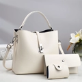 Dreiteiliges beige Eimertaschen-Set mit Litschi-Struktur inklusive Handtasche und Geldbörse - Weiß