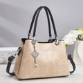 Elegante borsa a mano color crema con trama a coccodrillo e tracolla rimovibile - Cachi