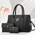 Ensemble détaillé de sac à main noir, portefeuille long et porte-cartes avec logo doré chic - Noir