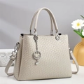 Borsa a mano beige in tessuto strutturato con dettagli argento e ciondolo smiley - Grigio