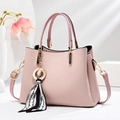 Sac à main rose élégant pour femmes avec motif matelassé et breloque en foulard de soie - Rose