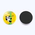 Detailansicht des 25mm Panda-Glas-Kühlschrankmagnets mit bunter Vorderseite und Magnetseite - Jy003540-1