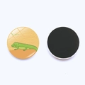Detail showing back magnet and round glass fridge magnet with iguana illustration - Iguana Style (JY003526-6)