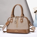 Elegante borsa a mano a conchiglia in tessuto beige e finiture in pelle marrone - Cuoio