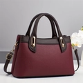 Borsa a mano bordeaux in pelle martellata con bordi marroni e inserti dorati - Rosso