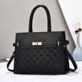 Sac fourre-tout classique en cuir noir avec ferrures dorées et motif quadrillé - Noir