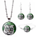 Détails d'une parure de bijoux avec cabochon en verre tigre blanc et collier argenté - Parure Tête de Tigre Blanc aux Yeux Verts (JY003872-10)